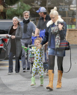 PEOPLE - Gwen Stefani ist mit einem kleine Ninja Turtle unterwegs