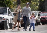 PEOPLE - Kugelrunde Natalie Portman mit ihrer Familie unterwegs in LA