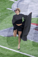 PEOPLE - Super Bowl: Lady Gaga auf dem Feld vor dem Spiel