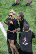 PEOPLE - Super Bowl: Lady Gaga auf dem Feld vor dem Spiel