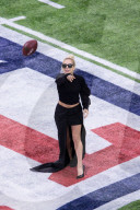 PEOPLE - Super Bowl: Lady Gaga auf dem Feld vor dem Spiel