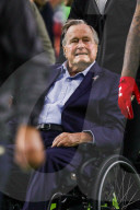 PEOPLE - Super Bowl: George und Barbara Bush auf dem Spielfeld