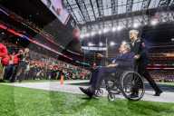 PEOPLE - Super Bowl: George und Barbara Bush auf dem Spielfeld