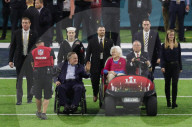 PEOPLE - Super Bowl: George und Barbara Bush auf dem Spielfeld