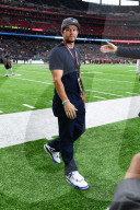 PEOPLE - Super Bowl: Mark Wahlberg auf dem Spielfeld