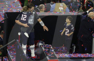 PEOPLE - Super Bowl: Tom Brady lässt sich von seinen Kids feiern