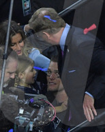 PEOPLE - Super Bowl: Tom Brady lässt sich von seinen Kids feiern