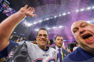 PEOPLE - Super Bowl: Tom Brady lässt sich von seinen Kids feiern