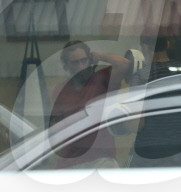 PEOPLE - Joaquin Phoenix raucht eine Zigarette nach der Karatestunde