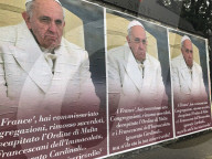 NEWS - Rom: Anti-Papst Plakate