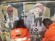 NEWS - Rom: Anti-Papst Plakate