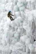 FEATURE - Klettern an einer künstlichen Eiswand