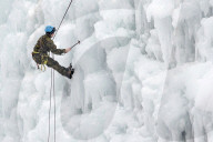 FEATURE - Klettern an einer künstlichen Eiswand