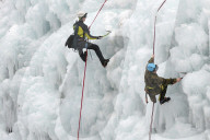 FEATURE - Klettern an einer künstlichen Eiswand