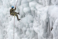 FEATURE - Klettern an einer künstlichen Eiswand