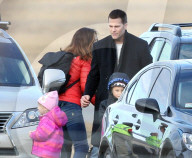 EXKLUSIV - Tom Brady und Gisele Bündchen wieder zurück in Boston nach dem Superbowl-Sieg