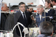 NEWS - Frankreich: François Fillon zu Besuch bei 'Le Coq Sportif' in Romilly-sur-seine