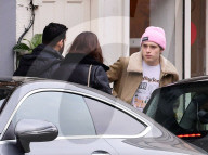 PEOPLE - Brooklyn Beckham trägt ein rosa Beanie zum Lunch