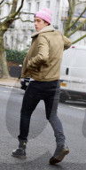 PEOPLE - Brooklyn Beckham trägt ein rosa Beanie zum Lunch