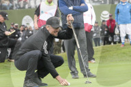 PEOPLE - Josh Duhamel albert mit Kelly Rohrbach auf dem Golfplatz