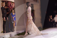 PEOPLE - Kendall Jenner sehr transparent auf dem Laufsteg für La Perla