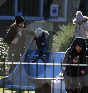 EXKLUSIV - Prinzessin Madeleine mit den Kids im Park in London