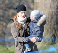 EXKLUSIV - Prinzessin Madeleine mit den Kids im Park in London