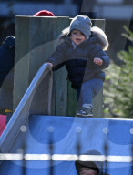 EXKLUSIV - Prinzessin Madeleine mit den Kids im Park in London