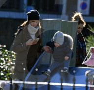 EXKLUSIV - Prinzessin Madeleine mit den Kids im Park in London