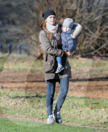 EXKLUSIV - Prinzessin Madeleine mit den Kids im Park in London
