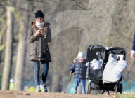 EXKLUSIV - Prinzessin Madeleine mit den Kids im Park in London