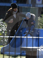 EXKLUSIV - Prinzessin Madeleine mit den Kids im Park in London