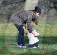 EXKLUSIV - Prinzessin Madeleine mit den Kids im Park in London
