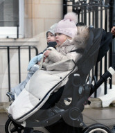 EXKLUSIV - Prinzessin Madeleine mit den Kids im Park in London