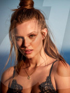 PEOPLE - Das dänische Model Josephine Skriver posiert für den VS-Februar Katalog