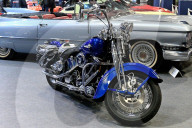 PEOPLE - Johnny Hallyday zeigt zwei seiner Fahrzeuge am 'Salon Retromobile'