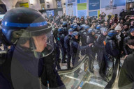 NEWS - Paris: Heftige Proteste nach Misshandlung eines schwarzen Jugenlichen durch die Polizei