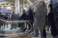 NEWS - Paris: Heftige Proteste nach Misshandlung eines schwarzen Jugenlichen durch die Polizei