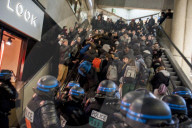 NEWS - Paris: Heftige Proteste nach Misshandlung eines schwarzen Jugenlichen durch die Polizei