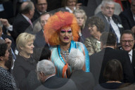 PEOPLE - Paradiesvogel: Olivia Jones an der Bundespräsidenten-Wahl in Berlin