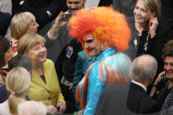 PEOPLE - Paradiesvogel: Olivia Jones an der Bundespräsidenten-Wahl in Berlin