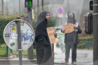 NEWS - Frankreich: Syrische Flüchtlinge betteln in Paris