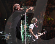 PEOPLE - Jon Bon Jovi performt im BB&T Center in Florida