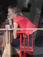 EXKLUSIV - Karlie Kloss steht auf St.Barts vor der Linse
