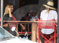 EXKLUSIV - Karlie Kloss steht auf St.Barts vor der Linse