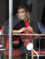 EXKLUSIV - Karlie Kloss steht auf St.Barts vor der Linse