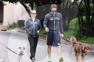 PEOPLE - Amanda Seyfried geht mit dem Hund Gassi