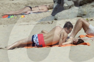 PEOPLE - Brooke Burke und David Charvet Pack turteln am Beach von St. Barts