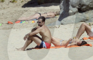 PEOPLE - Brooke Burke und David Charvet Pack turteln am Beach von St. Barts