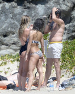 PEOPLE - Brooke Burke und David Charvet Pack turteln am Beach von St. Barts